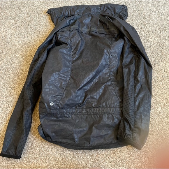 Lululemon Leopard Print Wind Breaker Sz 6 - Picture 8 of 10